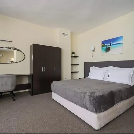 Hotell Family Stiva 3*